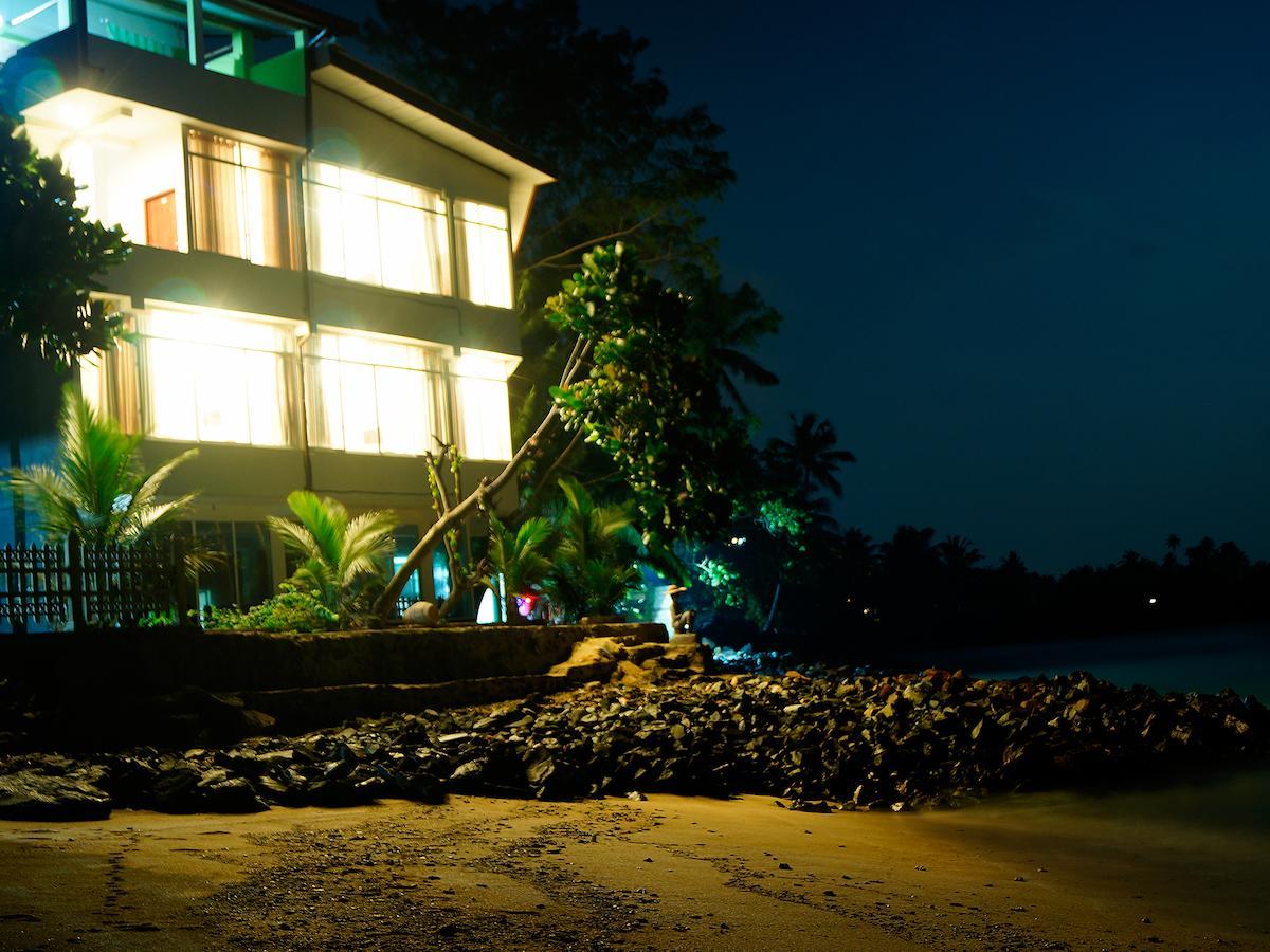 Sayurima Beach Hotel Ахангама Экстерьер фото