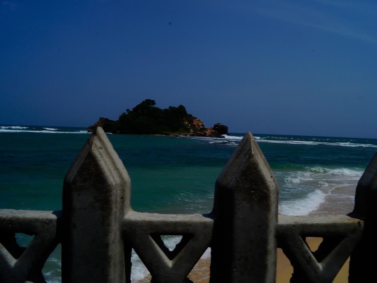 Sayurima Beach Hotel Ахангама Экстерьер фото
