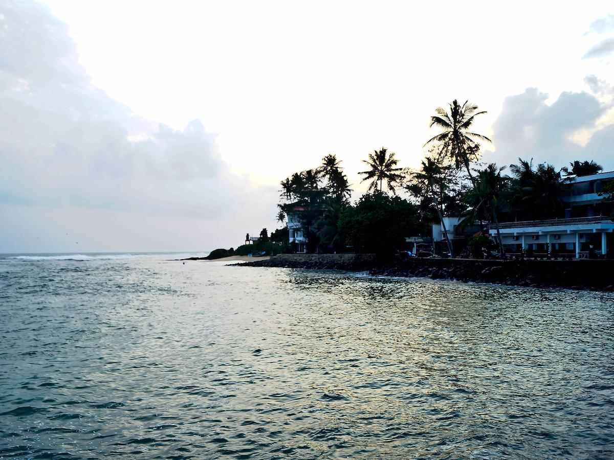 Sayurima Beach Hotel Ахангама Экстерьер фото