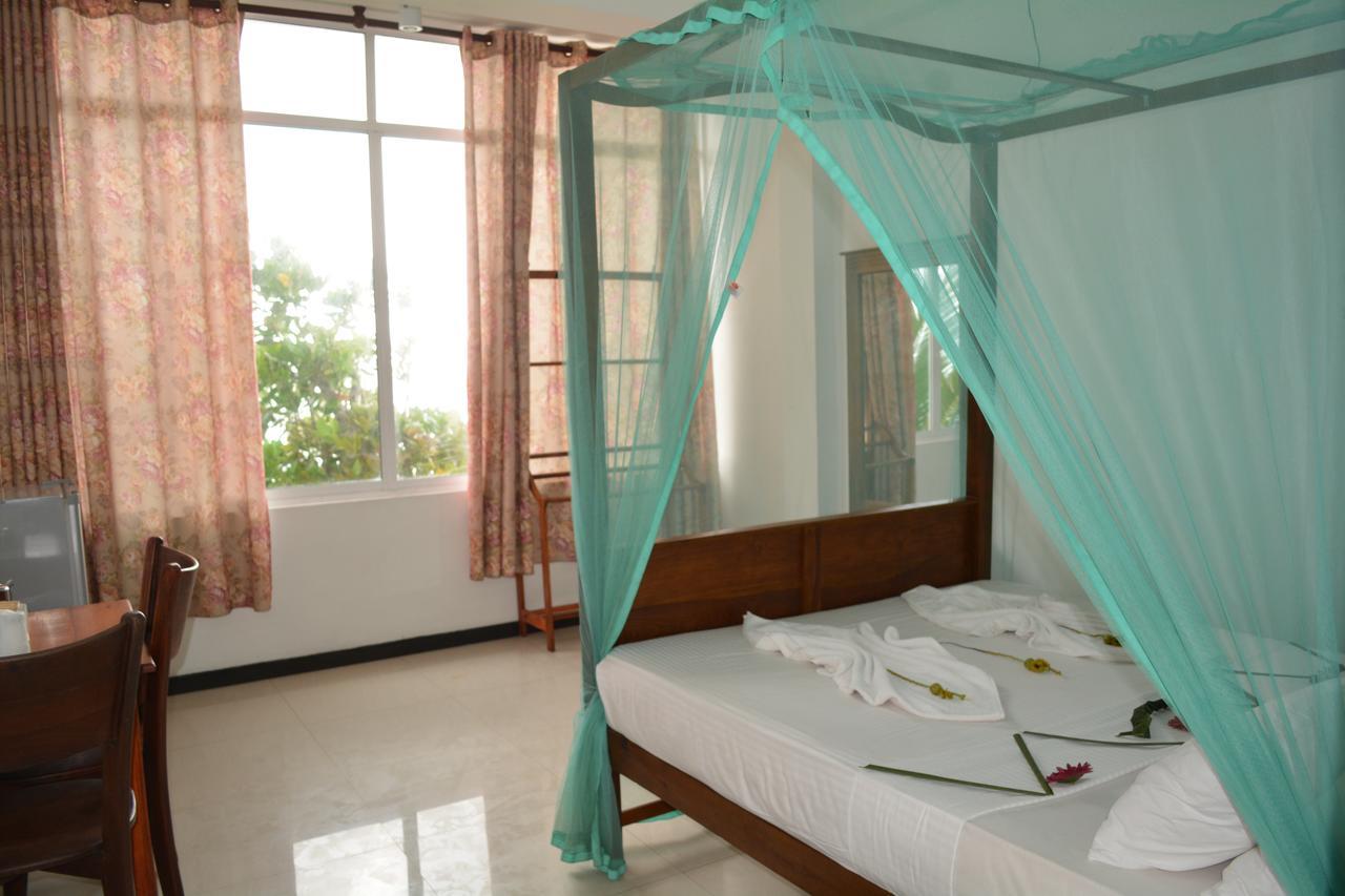 Sayurima Beach Hotel Ахангама Экстерьер фото