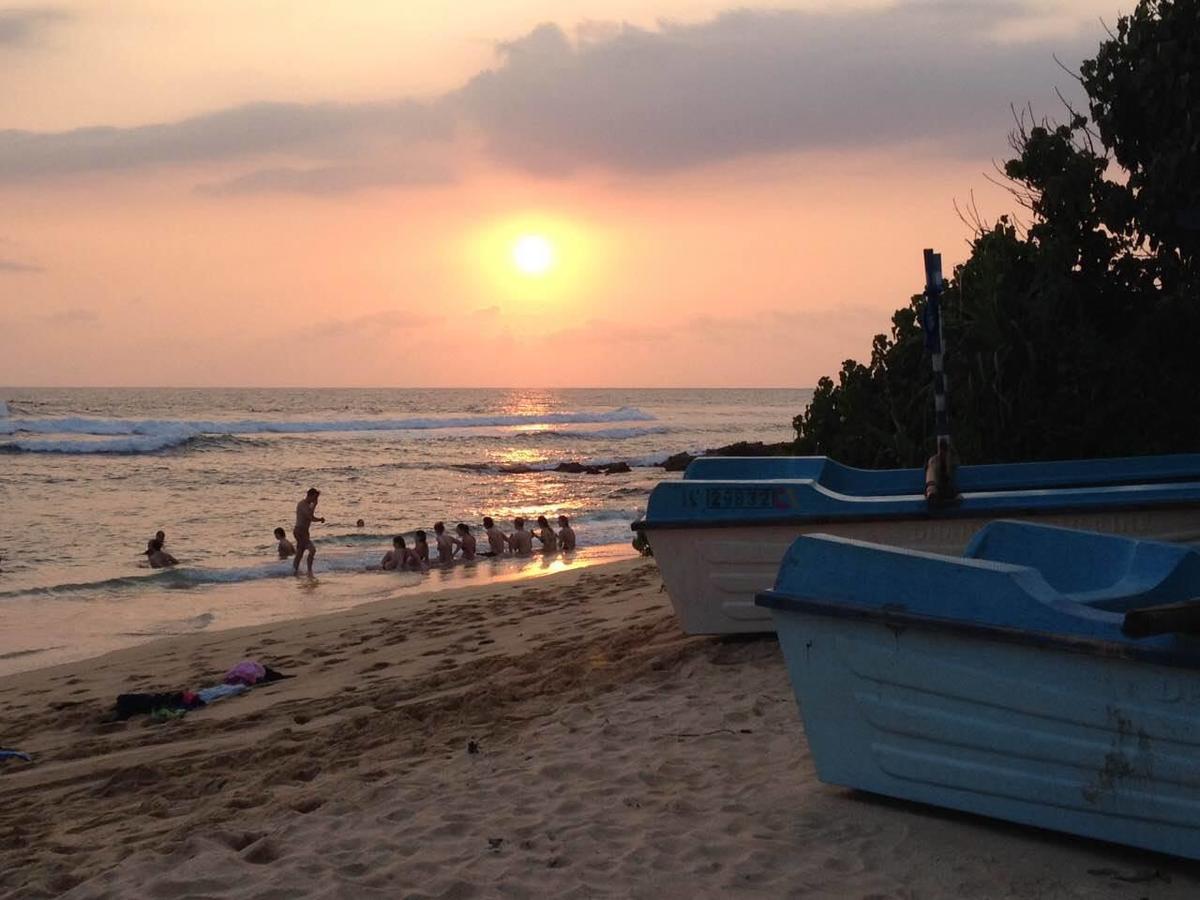Sayurima Beach Hotel Ахангама Экстерьер фото