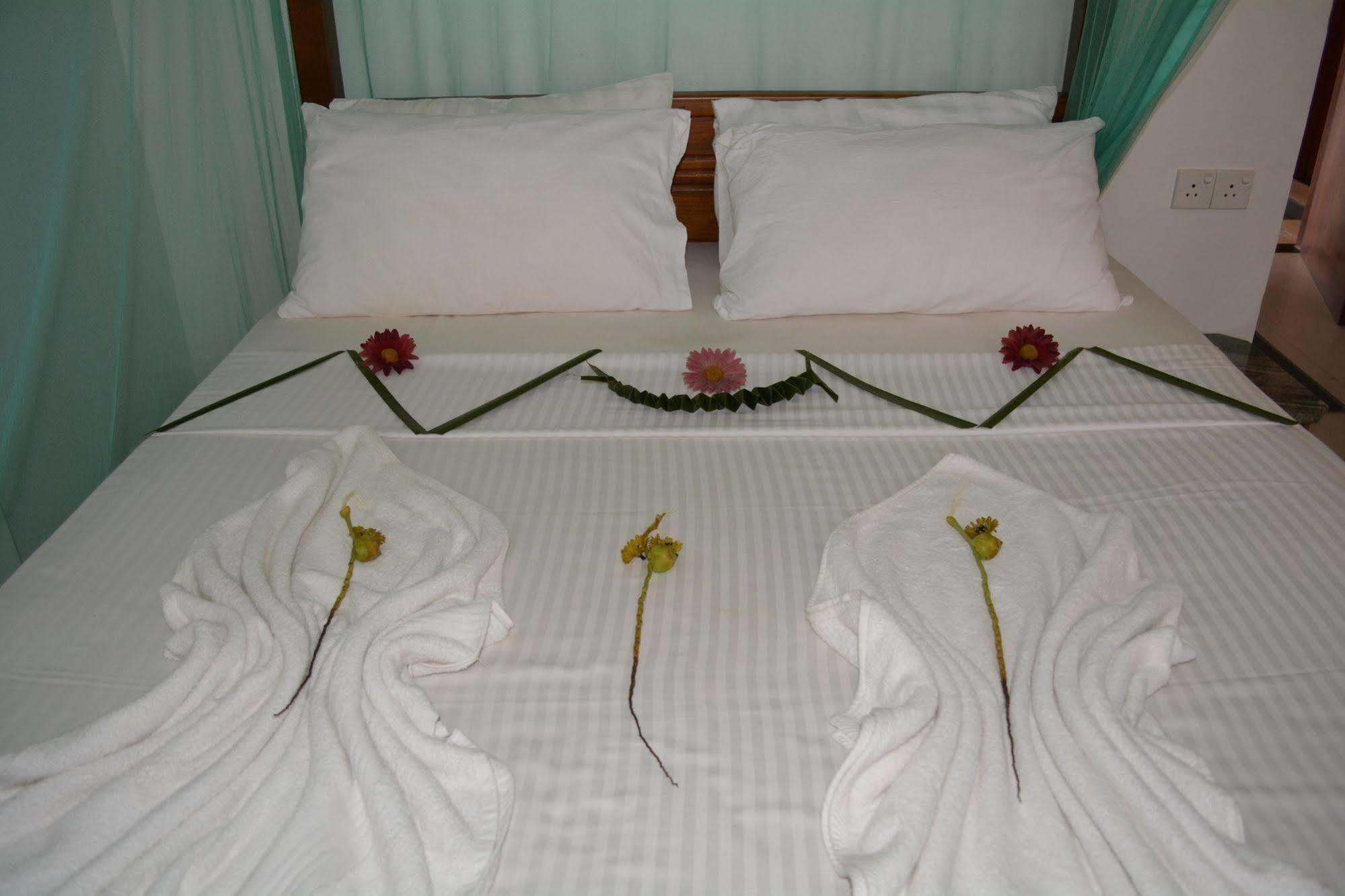 Sayurima Beach Hotel Ахангама Экстерьер фото