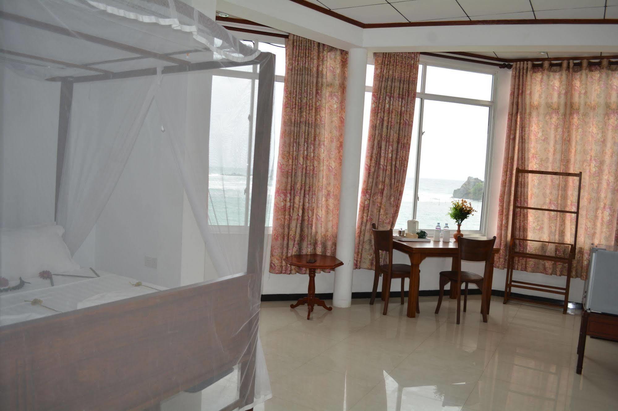 Sayurima Beach Hotel Ахангама Экстерьер фото