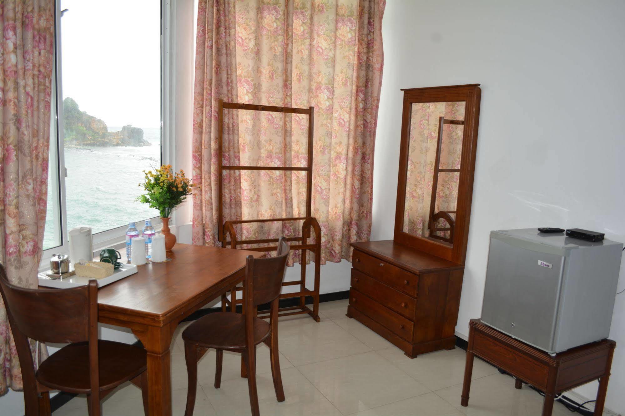Sayurima Beach Hotel Ахангама Экстерьер фото